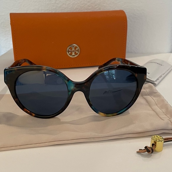 New Tory Burch sunglasses. Comes with bag and hard case. No scratches. - Picture 3 of 9